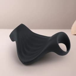 Rocks-Off Palm Black mit 123 mm Länge im direkten Größenvergleich