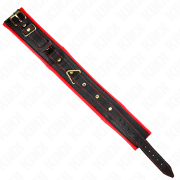 Kink Kunstleder-Halsband Modell 2 mit Polsterung angelegt, Größenverhältnis am Hals erkennbar
