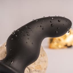 Rocks-Off Ro-Zen Pro im direkten Größenvergleich, in einer Hand gehalten