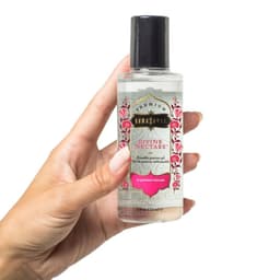 Kamasutra Divine Nectars Erdbeer-Traum-Gleitgel, Seitenansicht mit Etikett und Verschluss