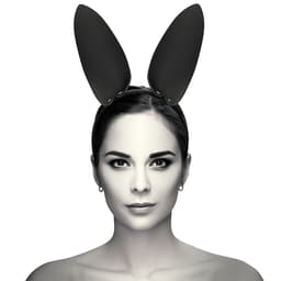 Coquette Chic Desire Stirnband mit Hasenohren aus veganem Leder, Detailansicht eines langen Ohres