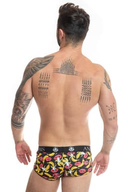 Anais Men Banana Slip mit Bananenprint, Rückansicht mit Blick auf die Passform