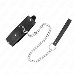 KINK Halskette mit einem Ring, Nahaufnahme des Verschlusses und der Metalldetails