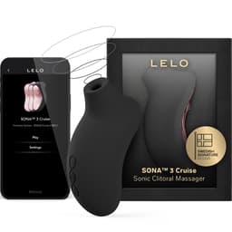 LELO Sona 3 Cruise beim Aufladen über das USB-Kabel in scharfer Detailaufnahme