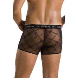 Passion 032 James Boxershorts in Schwarz, Seitenansicht mit Fokus auf den Sitz am Körper
