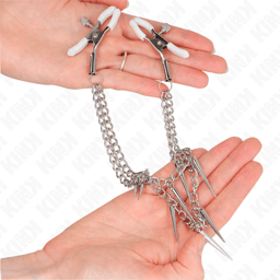 Kink Nippelklemmen mit 30 cm langer Spikes-Kette vollständig ausgelegt