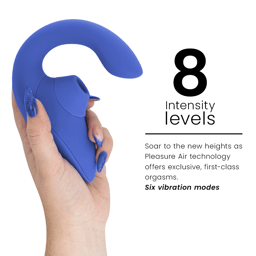 Womanizer Blend Rabbit-Vibrator mit Pleasure Air, in der Hand gehalten im Größenvergleich