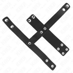 Verstellbarer Hodenteiler des Kink Lederkäfigs in der Nahaufnahme