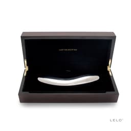 Verpackung des Lelo Inez Edelstahlvibrators in Produktfotografie
