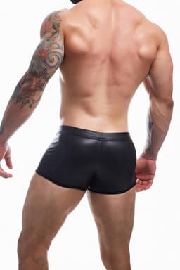 Cut4Men Wetlook-Boxershorts in Schwarz, Rückenansicht im Detail von hinten fotografiert