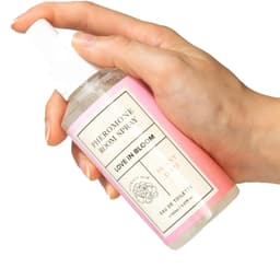 Eye of Love Bloom Sunny Daze, Verpackung mit Duftnoten – Detailaufnahme des Produkts
