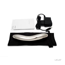 Lelo Inez mit beiliegendem Satinbezug und Ladegerät in Produktfotografie