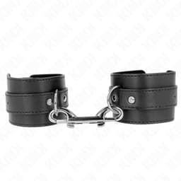 Kink Handgelenkfesseln in Schwarz, einer Nietenreihe im Detail