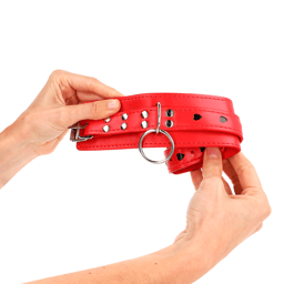Verpackung der Kink Handgelenkfesseln in Rot, Handgelenkfesseln der Kink BDSM-Serie im Karton