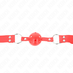 Kink Ballknebel mit hohler Hartkugel in Rot, Riemen und Schnalle am Hinterkopf im Detail