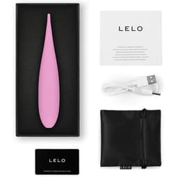 Lelo Dot Travel neben kleiner Reisetasche platziert aus leicht seitlicher Perspektive