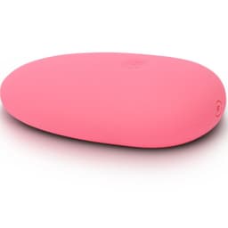 Je Joue Pebble im Größenvergleich mit der Hand mit gut sichtbaren Konturen