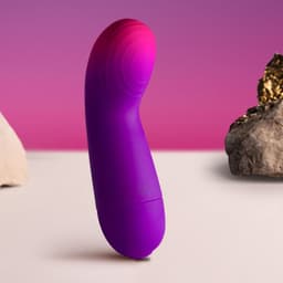 Glow Girl Vibe von der Seite mit gebogener Spitze im Detail, scharf fokussiert im Detail festgehalten