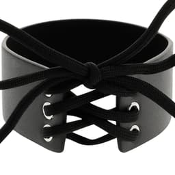 Halsband am Hals getragen zur Größenillustration in Produktfotoqualität