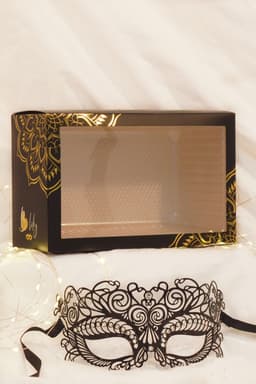 Venezianische Maske BL274619, Nahaufnahme der Strasssteine und Metallverarbeitung