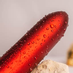 Rocks-Off RO-160 Rouge Allure mit 17,3 cm Länge im Größenvergleich
