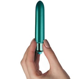 Vibrationskugel im Größenvergleich mit der Hand zur besseren Einschätzung von Form und Größe