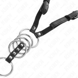 Kink Penisring-Set in der Hand gehalten, Ringgrößen im direkten Vergleich