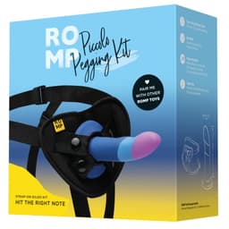 ROMP Piccolo Dildo im Harness montiert und einsatzbereit für Partnerspiele