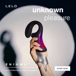 Lelo Enigma Tiefrosen, Anwendungsbeispiel in der Hand gehalten