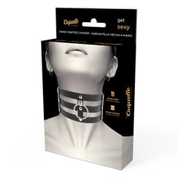 Fetisch-Halsband zu einem Dessous-Look kombiniert in Produktfotoqualität