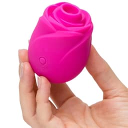 ROMP Rose rosenförmiger Klitoris-Druckwellenvibrator, Seitenansicht mit geschwungenen Blütenblättern