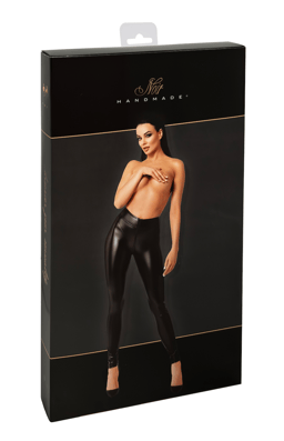 Noir Handmade Wetlook-Leggings in Schwarz, Gesamtansicht seitlich im natürlichen Licht
