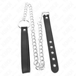 Metallkette des Kink Penisriemens ausgelegt, 60 cm Länge im Größenvergleich
