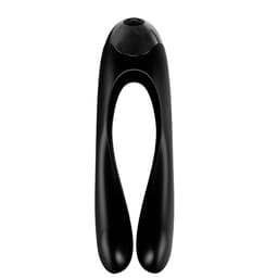 Satisfyer Candy Cane, Anwendungsbeispiel am Finger getragen in typischer Produktfoto-Perspektive