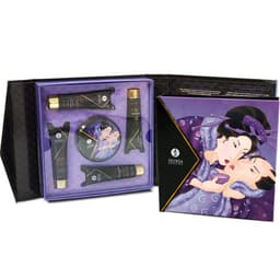 Shunga Exotic Fruits Kit, Nahaufnahme der Produktetiketten in Studioqualität fotografiert